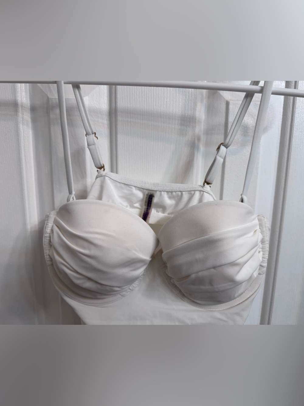 Victoria's Secret
NWOT Victoria's Secret White
Bandeau Tankini Top, Size 36B - Picture 7 of 16